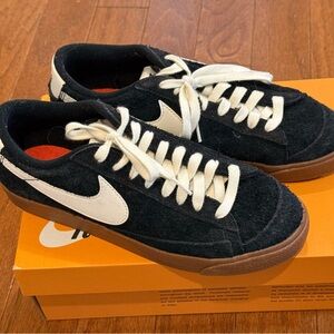 Women’s Nike Blazer Low '77 VNTG in Black and white with gum rubber sole